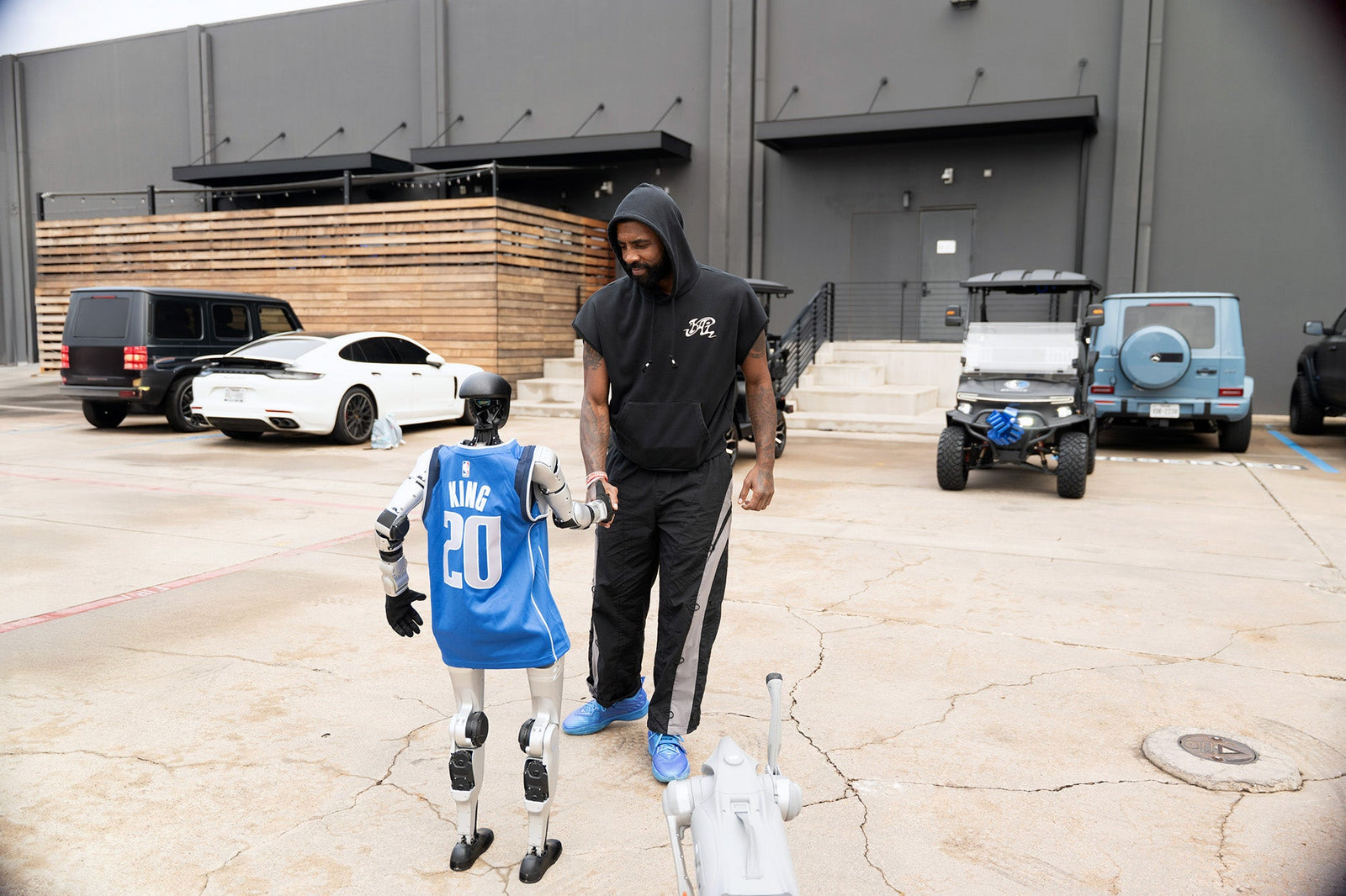 Golabs G1 Humanoid Robot Scores a Viral Moment with the Dallas Mavericks